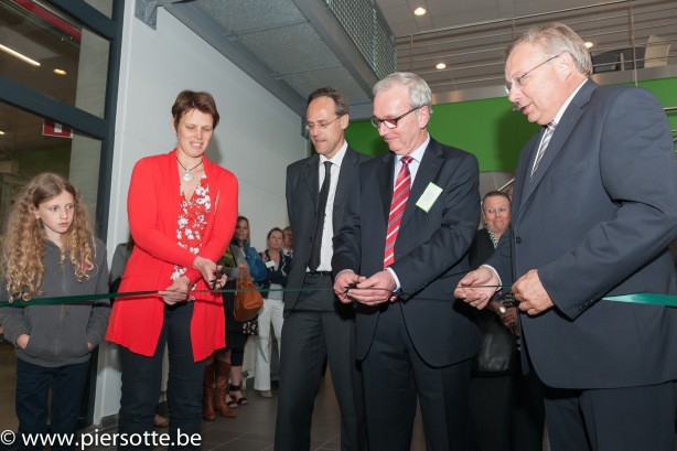 Inauguration du complexe biopharmaceutique par MM. Broze et Pcequeur, en présence d'André Antoine, ministre wallon de l'Emploi et de la Formation. 